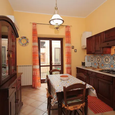 Apartment Albergheria House In The Old Town Palermo